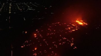 Масштабна пожежа в Свердловській області: горить понад 50 будинків (відео)