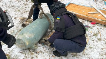 У Києві на місці ранкової атаки виявили бойову частину ракети Х-101