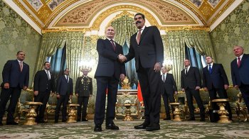 Кінець епохи вмовляння автократів?