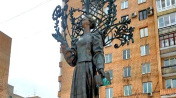 «Справжня іноагентка»: депутат Держдуми РФ запропонував знести всі пам’ятники Лесі Українки