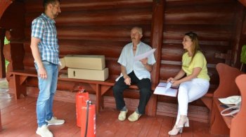 На Дрогобиччині церквам національного та місцевого значення передали вогнегасники