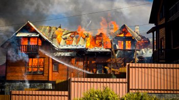 На Стрийщині пожежники врятували від загоряння декілька будинків, магазин та церкву