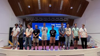 нагородження учасників на міжнародному фіналі Економічної Олімпіади у Греції