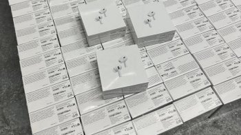 На Львівщині митники виявили 240 пар навушників Apple та партію систем Starlink