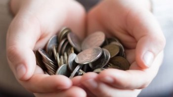 Пенсійний фонд у березні виплатить субсидії та пенсії: як нарахують кошти переселенцям