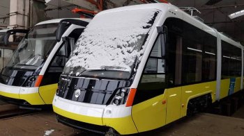 Третій місяць стоїть в депо: львів’яни цікавляться, чому нові трамваї не випускають на маршрути