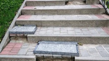 У Трускавці поскаржились на вандалів, які нищать сходи