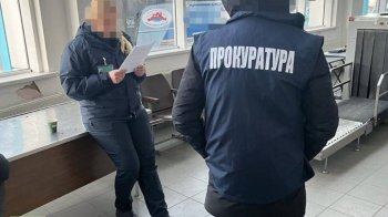 Інспекторка Львівської митниці повторно брала хабарі за перетин кордону