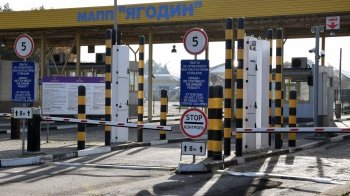 Через пункт пропуску "Ягодин" дозволяють проїзд лише вантажівкам та автобусам