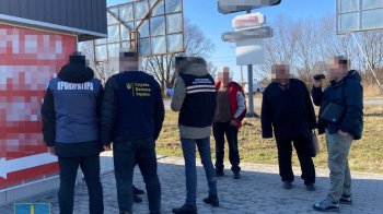 За 2 тисячі доларів мав перевести через кордон: на Львівщині затримали чоловіка, який допомагав ухилянтам