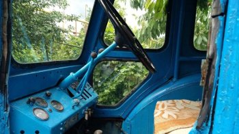 Тракторист на Львівщині п’яним не зупинився поліції й в’їхав в паркан