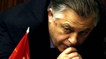 В Україні розшукують лідера КПУ Петра Симоненка, який переховується від слідства