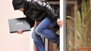 У Сокалі злодій-невдаха потрапив на камери під час крадіжки з магазину