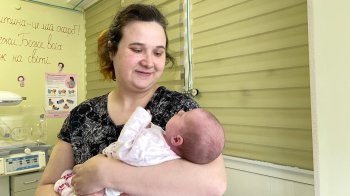 На Львівщині новонародженій дівчинці лікарі видалили півкілограмову пухлину