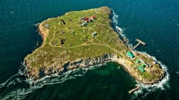 Росіяни атакували острів Зміїний авіацією