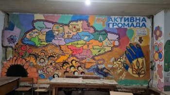 Затишні укриття: мешканці Дрогобича разом вимушеними переселенцями розфарбовують бомбосховища