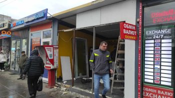 У Львові знову зносять скандальний кіоск біля Нового ЦУМу