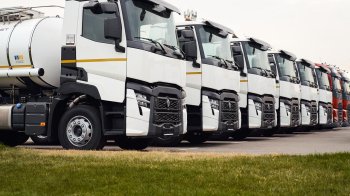 В Україні 24 компанії готові наймати на роботу жінок-водійок вантажівок