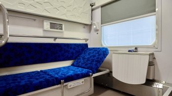 Безбар’єрне купе та інклюзивна вбиральня: зі Львова курсуватимуть вагони для пасажирів з інвалідністю