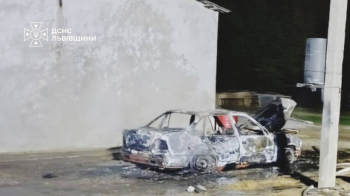 На Золочівщині під час пожежі автомобіля загинула людина