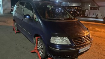 На українському кордоні виявили автівку викрадену в Італії