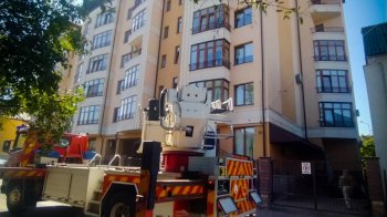 У Львові однорічний малюк закрив бабусю на балконі