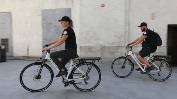 Львівським комунальникам передали 9 електровелосипедів