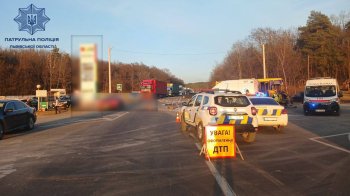 На Львівщині через ДТП з потерпілими патрульні перекрили трасу