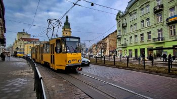 Автобуси та трамваї тимчасово змінять рух через благодійний забіг в центрі Львова