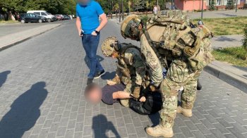 У Луцьку затримали чоловіка, який стріляв по охороні ТЦК