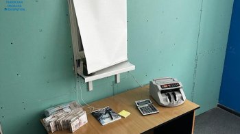 Отримали 50 тис. доларів та намагались втекти: у центрі Львова викрили псевдообмінник