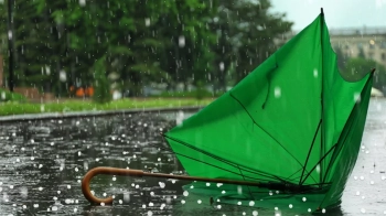 мешканців Львівщини попереджають про град та грози на 29 червня