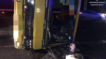 ДТП з марштуркою. Фото: Патрульна поліція Львівщини