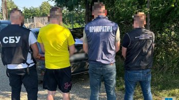 На Львівщині митник сприяв незаконному ввезенню товару на понад 2 млн грн