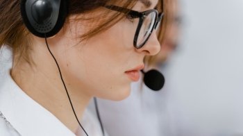 Куди звертатися за психологічною допомогою: МОН опублікувало номери телефонів