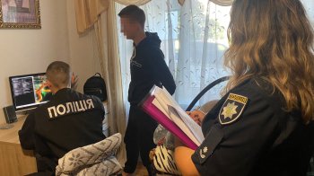 На Львівщині неповнолітнього юнака підозрюють у шахрайстві: продавав через інтернет товар, якого не мав