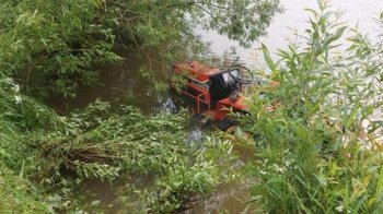 У Польщі трагічно загинув українець: на тракторі упав у ставок