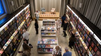 У колишньому кінотеатрі відкрили першу у Львові книгарню «Сенс»