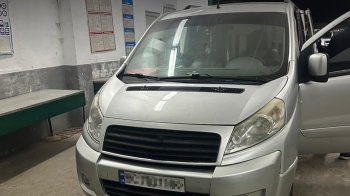 Мешканець Львівщини намагався сховати від митників 300 кг апельсинів