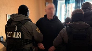 На Сихові 62-річний чоловік продавав наркотики в під’їзді