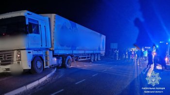 На Львівщині на трасі Київ-Чоп трапилася смертельна ДТП з маршруткою, вантажівкою і легковим авто 