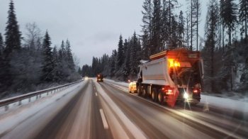На автодорогах Львів — Шегині та Львів — Мостиська складна ситуація: Козицький розповів про ситуацію на дорогах області