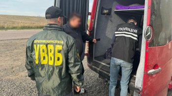 На Львівщині затримали чоловіка за допомогу ухилянтамзатримання