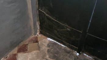 Львів’яни просять притягнути до відповідальності працівників ЛКП, які розбили австрійські кахлі у будинку-пам’ятці культурної спадщини