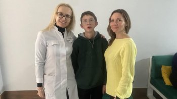 У Львові лікарі зменшили розмір губ хлопцю з “обличчям ельфа”