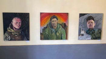 У Дрогобичі відкрили благодійну виставку-продаж картин про війну