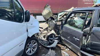 Поблизу Жовкви зіткнулись три автомобілі: є травмовані
