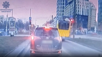 За проїзд на червоне світло у Львові оштрафували водія маршрутки