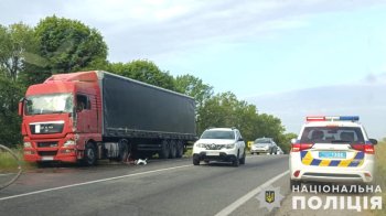 Внаслідок зіткнення мікроавтобуса з вантажівкою на Львівщині загинули двоє людей