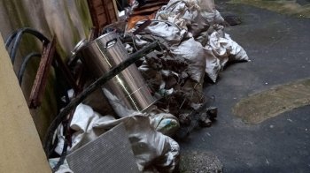 "Щурі гнізда роблять": львів'яни скаржаться на сміття на площі Ринок (фото)